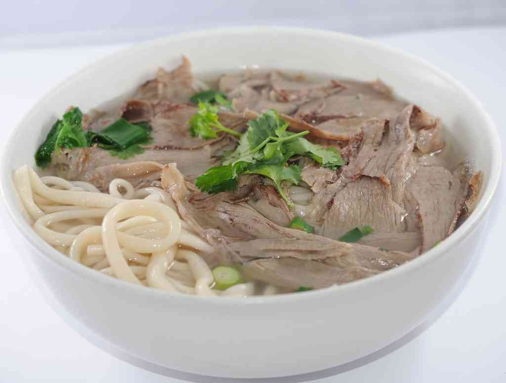 Noodle soup with Beef · 牛肉汤面