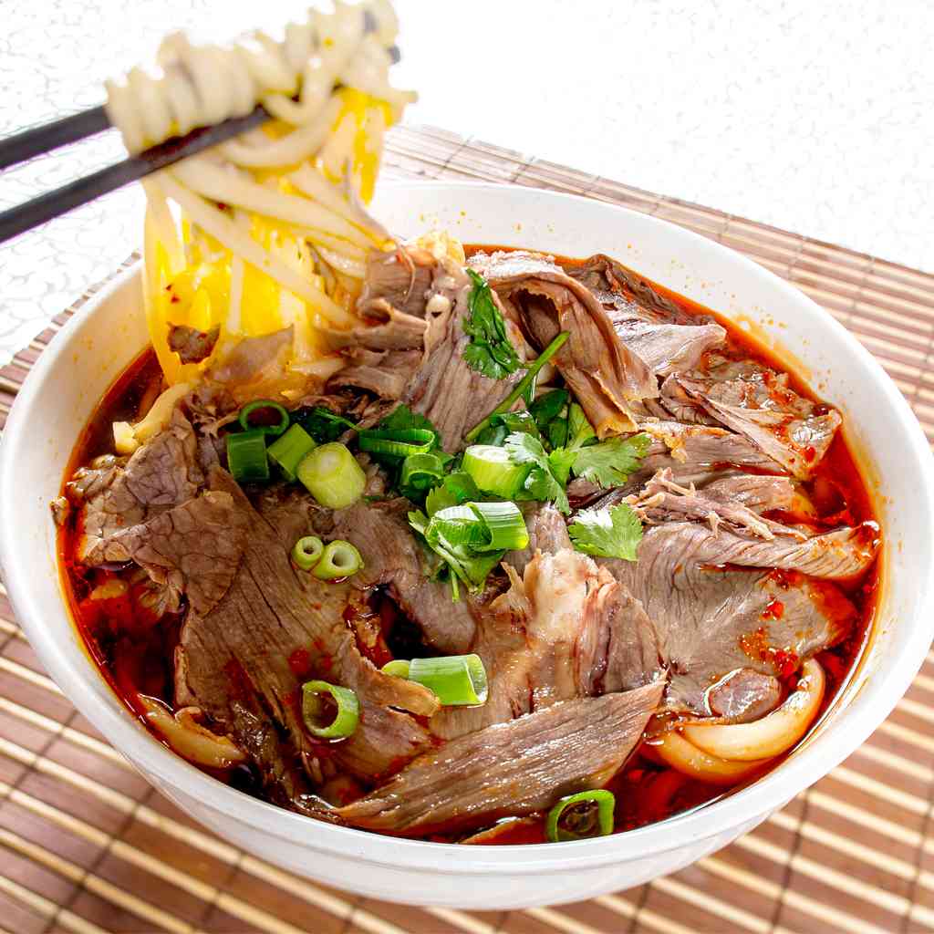 Hot & Sour Soup with Sweet Potato Noodle & Beef · 牛肉酸辣粉