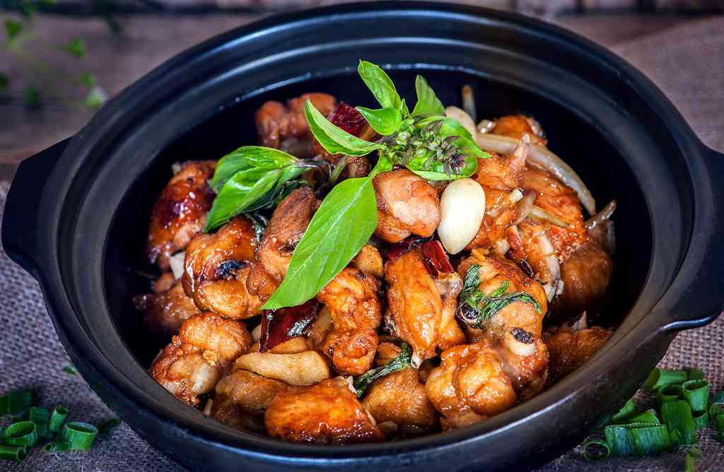 Stewed Chicken with Three Cup Sauce · 三杯鸡