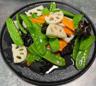 Stir-fried snow peas and lotus roots · 荷塘小炒