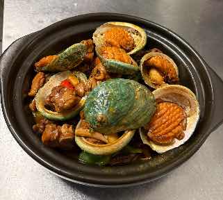 Braised chicken with abalone · 鲍鱼焖鸡