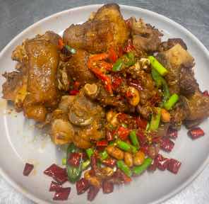 Flavor roasted pig's trotter · 风味烤猪蹄