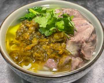 soup noodles with beef and pickled · 酸菜牛肉面(备注可选辣度)(不能不辣)