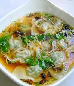 Wonton with shepherd's purse and pork filling · 荠菜大馅馄饨