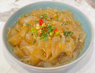 Glass noodle salads with special sauce · 凉拌大拉皮