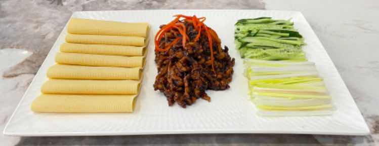 shredded pork in bean sauce with pancake · 京酱肉丝