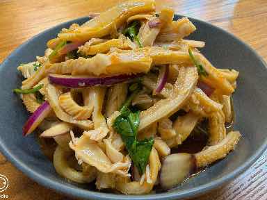 Spicy beef tripe salad · 红油牛肚丝