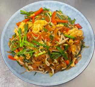 Stir-fried Chives& Bean sprouts · 招待菜