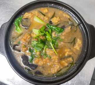 Crispy meat casserole · 酥肉砂锅